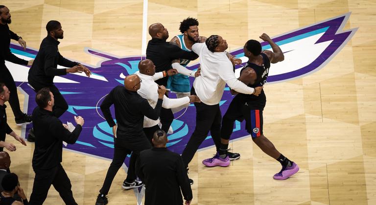 Huszonkét éve nem volt ekkora bunyó az NBA-ben, hatalmas eltiltások várhatók