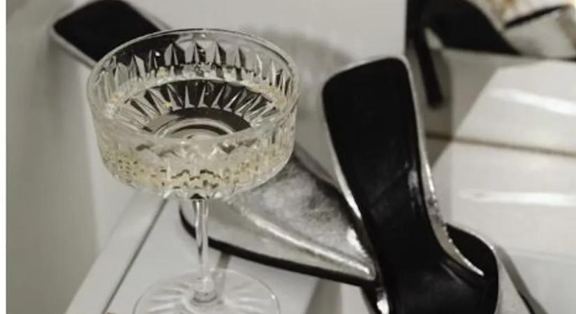 Bizarr trend terjed a sztárok körében – elképesztő mit csinálnak élő adásban!