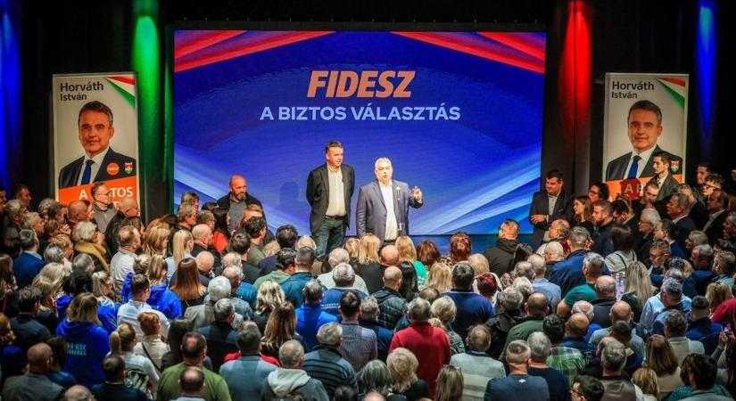 Nem csak a rocksztároknak van rajongótábora – ilyen volt Orbán Viktor tegnapi napja (videóval)