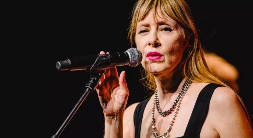 39 éve az egész ország az ő dalát dúdolta: ma senki nem ismeri fel ezt a 66 éves nőt