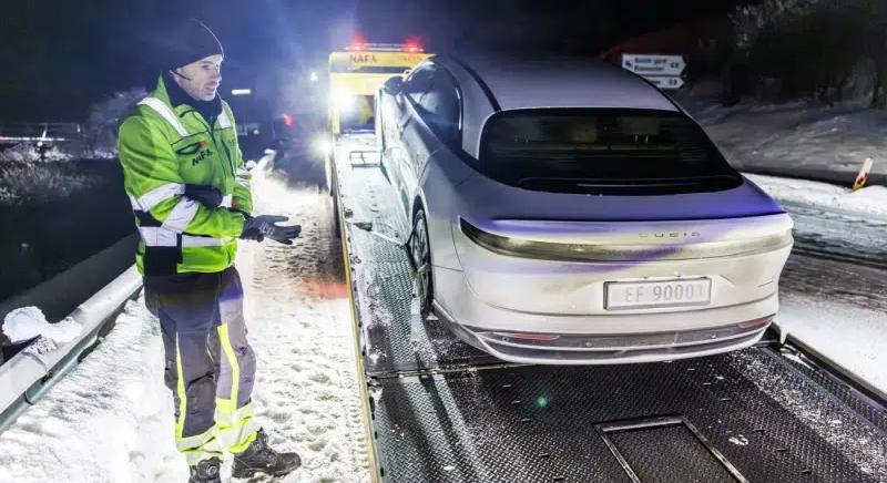 Ledöglésig hajtottak 25 villanyautót a -32 Celsius-fokos norvég télben! Ez a típus jutott a legmesszebb!