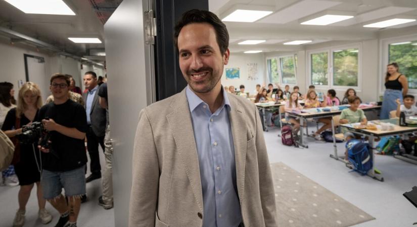 Kevesebb Cicero, több ChatGPT és fake news-felismerés? Nobel-díjasokkal harcol a reformer osztrák oktatási miniszter