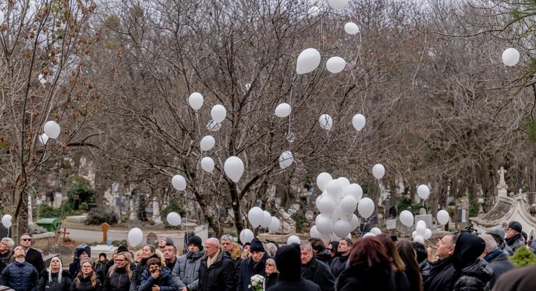 Videónk a legendás Fenyő Miklós búcsúztatásáról