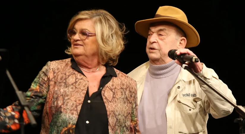 Gusztustalan kamuhír terjed Voith Ági temetéséről: Bodrogi Gyula fotójával is visszaéltek