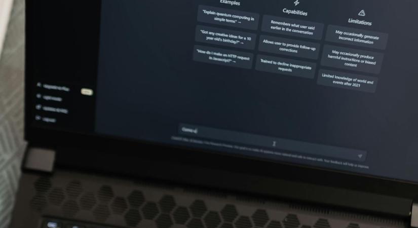 Eldőlt: reklámokkal pakolják tele a ChatGPT ingyenes verzióját – kiderült, hogy mikortól jelennek meg