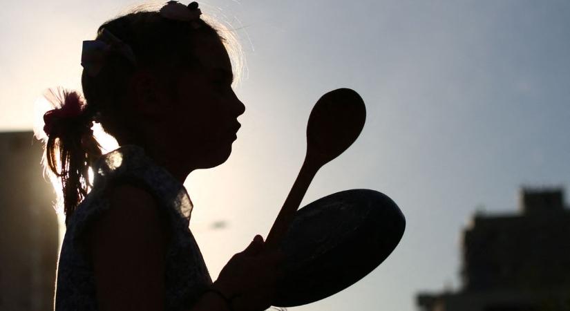 Sokkoló emberrablás a vidámparkban: kamerák előtt sétált el a gyerekkel egy román, borzalmas dolgokat tett vele Németországban