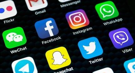 IDEA: A többség támogatná a közösségi média korlátozását a 16 év alattiak számára