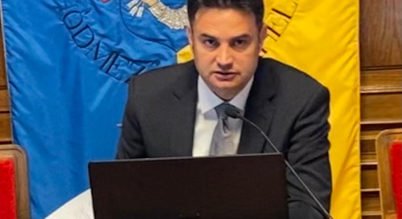 Márki-Zay Péter visszautasítja a helyi Fidesz vádjait: szerinte a kormány politikája veszélyezteti az idősek életét