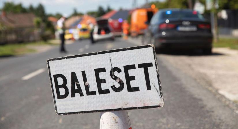 Frontális karambol történt Pellérden, egy ember beszorult - FRISSÍTVE!