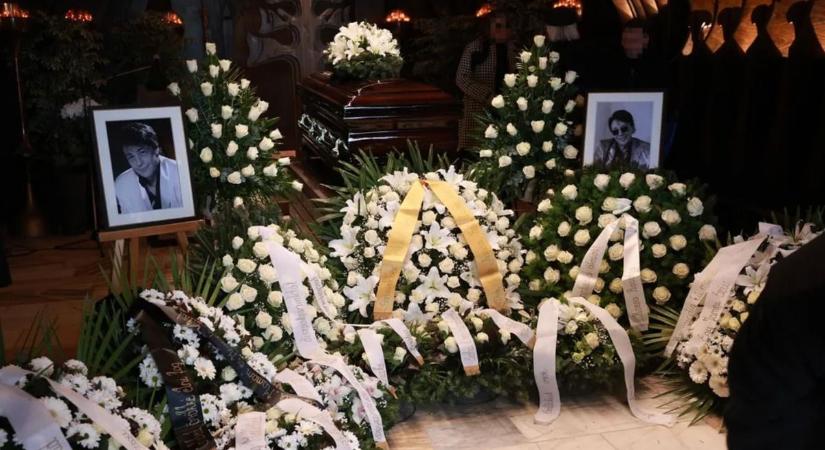 Hatalmas tömeg kísérte utolsó útjára a legendát - megható fotókon Fenyő Miklós temetése