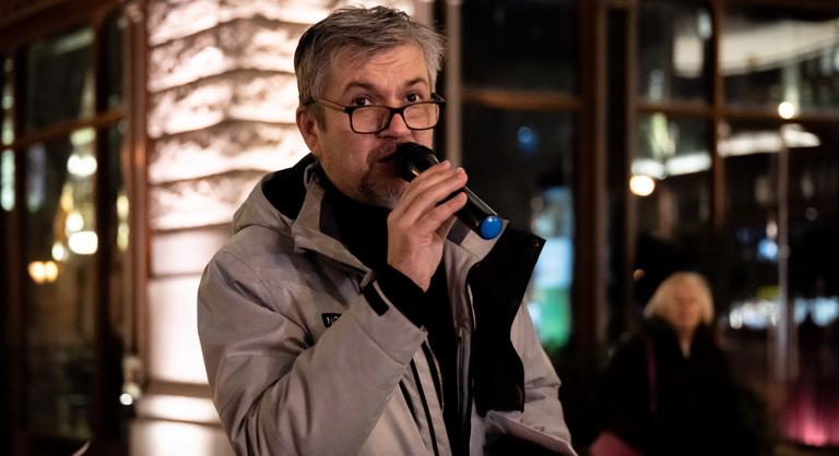 Hatalmas káoszt okozott Budapesten Hadházy Ákos, a rendőröknek kellett közbelépniük, hogy ne fajuljon el a helyzet