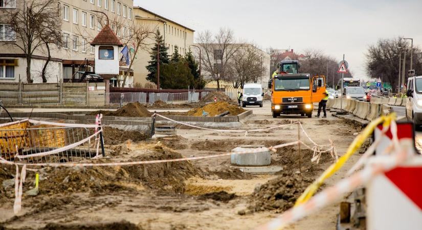 Beindultak a munkagépek Debrecenben, négy csomópontnak estek neki