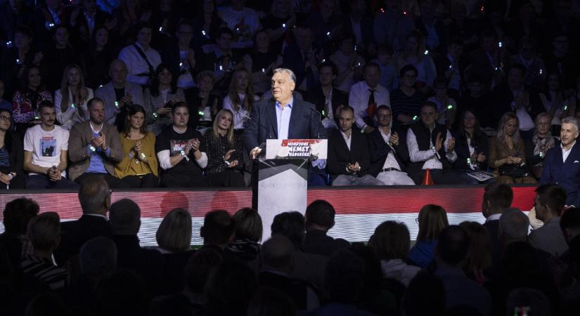 Alkotmányjogász: újra belerúgott a kormány a bíróságokba