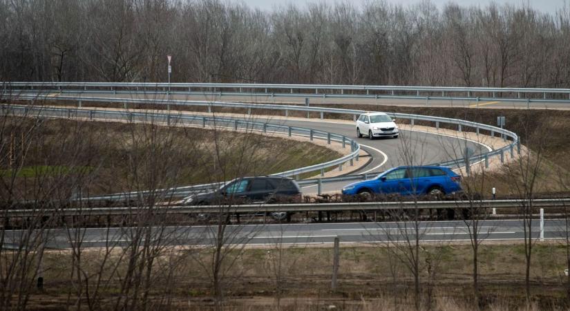 Átadták a kunszállási csomópontot, tesztelik a vasútpályát Soroksár–Kelebia között