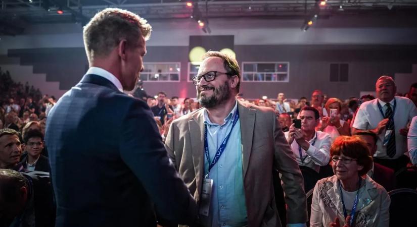 Provokatív reklámmal szállt bele választási kampányba az Erste Bank Magyar Péterék mellett