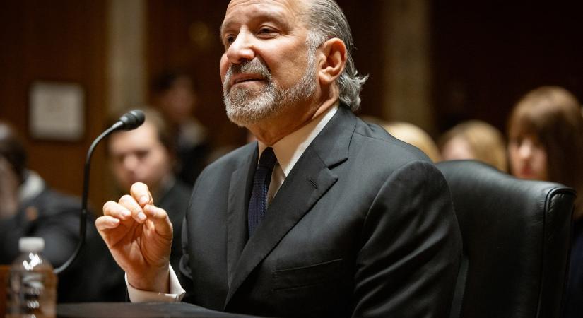 Trump kereskedelmi minisztere elismerte, hogy együtt ebédelt Jeffrey Epsteinnel a bűnöző magánszigetén