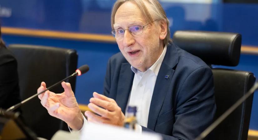 Csak feltételekkel folytatják az EU és az USA vámalkujának leállított végrehajtását