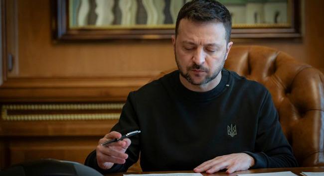 Zelenszkij aláírta a 60 év felettiek egyéves szerződéses katonai szolgálatáról szóló rendeletet