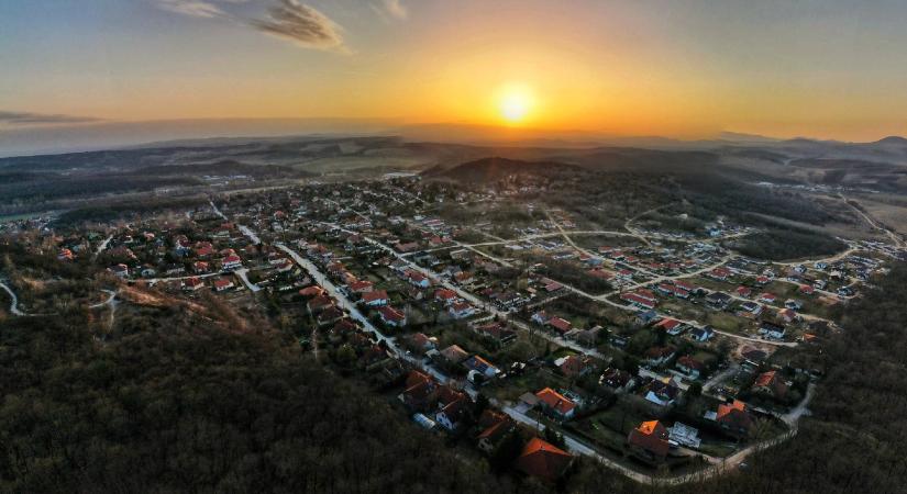 Pilisjászfalun is lázadnak az akkuhulladékos üzem ellen