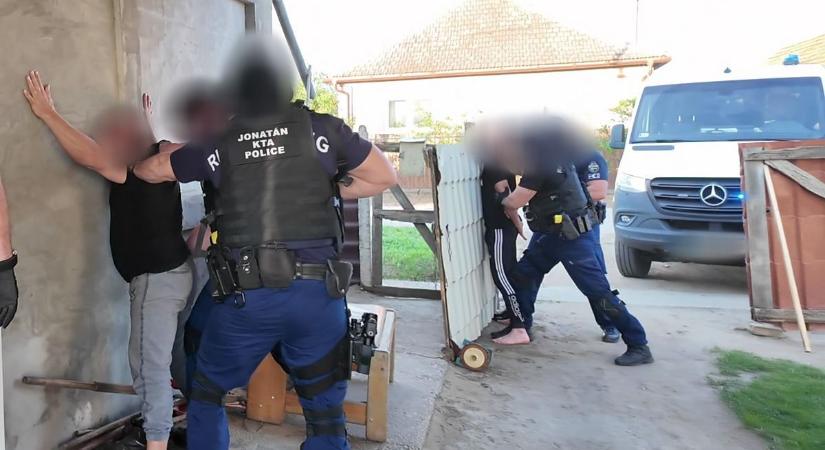 Szabolcsi rabszolgatartók lelkén szárad a nő halála: eszméletlenül dobták ki a kocsiból