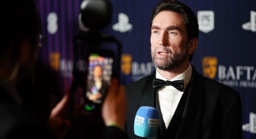 Leslie Benzies átmeneti pihenőre vonul, addig Mark Gerhard veszi át a Build a Rocket Boy vezetését