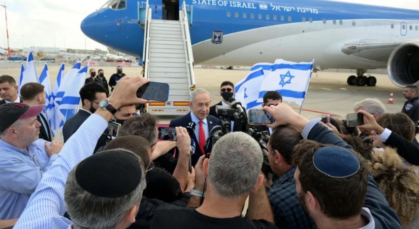 Egy orosz–izraeli újságírónak le kellett szállnia a miniszterelnök repülőgépéről