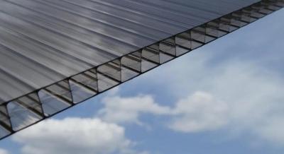 Hogyan építs saját pergolát áttetsző tetővel?