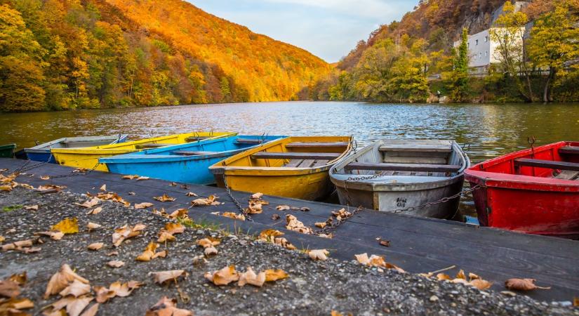 Smaragdzöld víztükör a Bükk szívében