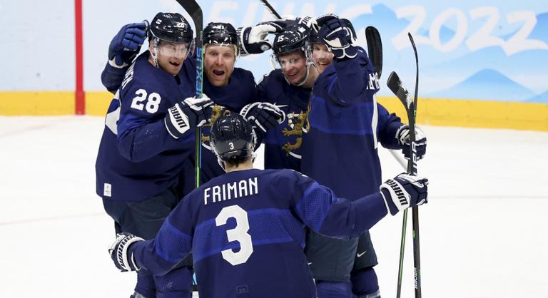 A férfi jégkorongtornán is elindul az élet a téli olimpián, a házigazda olaszok a svédekkel meccselnek