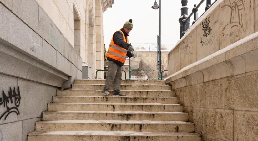 Ónos eső miatt adtak ki figyelmeztetést, de marad az enyhe idő