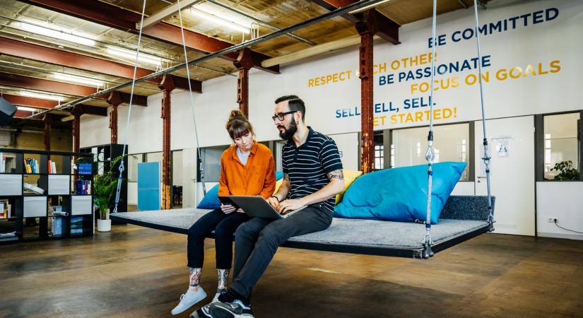 Sötét jövőre számítanak a magyar dolgozók - Alig nőnek idén a bérek?