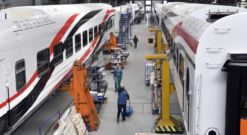 Dunakeszi Járműgyártó: Szijjártóék akkor adtak kétmilliárd forint támogatást, amikor már minden rosszra fordult