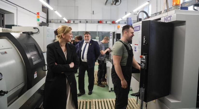 Szolnokon adták át az ország egyik legmodernebb gépészeti tanműhelyét