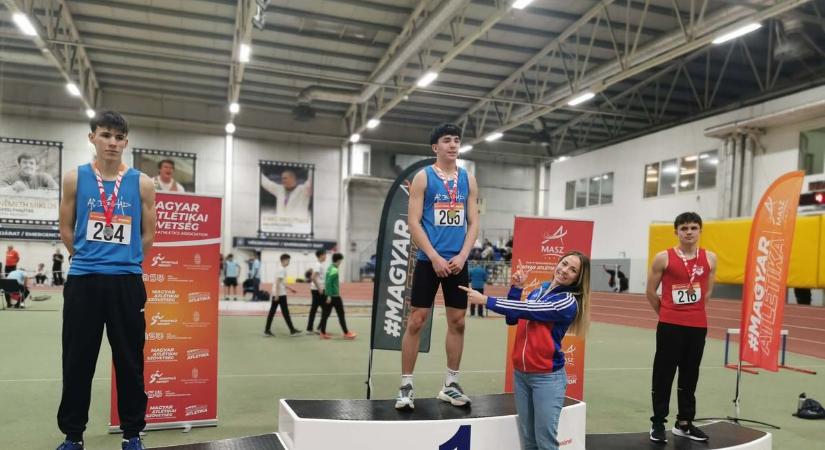 Minden éremből nyertek a bonyhádiak a fedettpályás ob-n