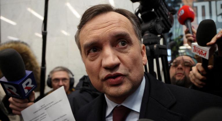 Európai elfogatóparancsot kértek a Magyarországon menedékjogot kapott volt lengyel miniszter ellen