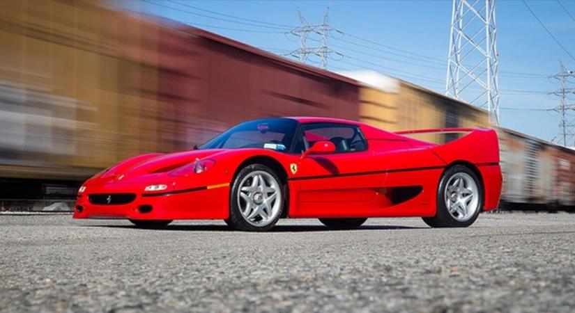 Jól hasít a luxusmárka, rekordok dőltek a Ferrarinál