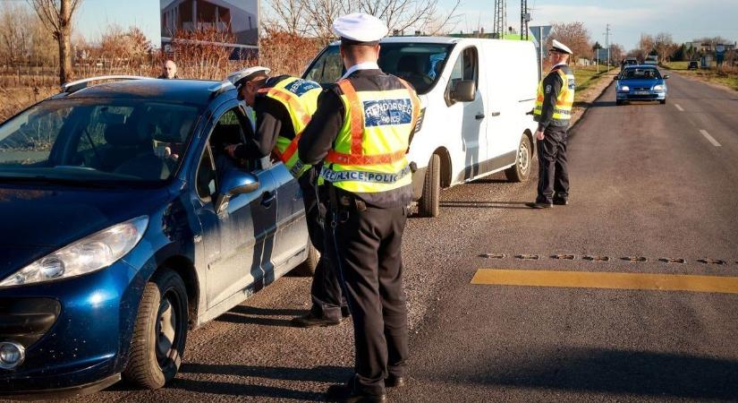 Országos rendőrségi razzia az utakon, ezt nézik mindenkinél!