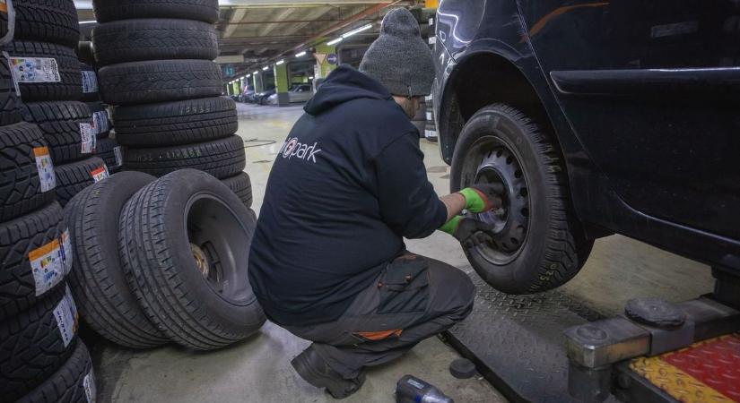 Hiába tapad a jégen: ezért nem használható ez a különleges gumiabroncs itthon