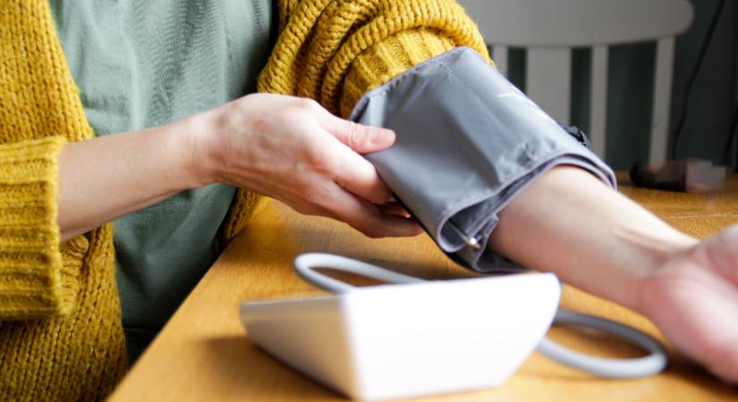 A vérnyomás nem megugrik, hanem alkalmazkodik – így hat rá az időjárás