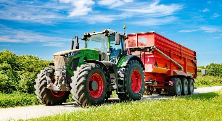 Új KRESZ-tervezet: könnyebb lesz traktorral közlekedni?