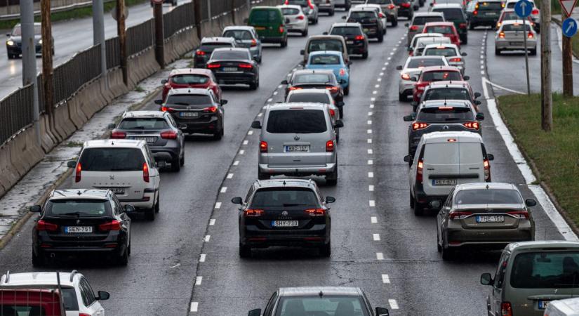 Baleset miatt beállt az M1-es autópálya