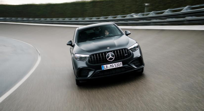 Hat hengerrel jön az új AMG Merci, íme a GLC 53!
