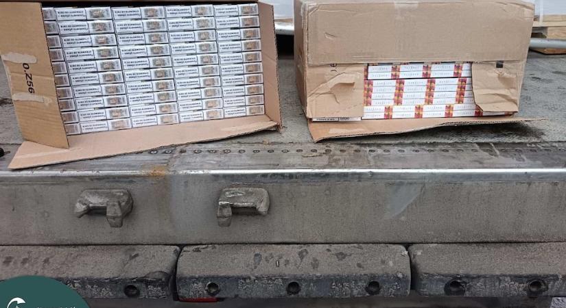 1000 doboz bolgár cigivel fogták meg a kamionost a Győr-Moson-Sopron vármegyei pénzügyőrök