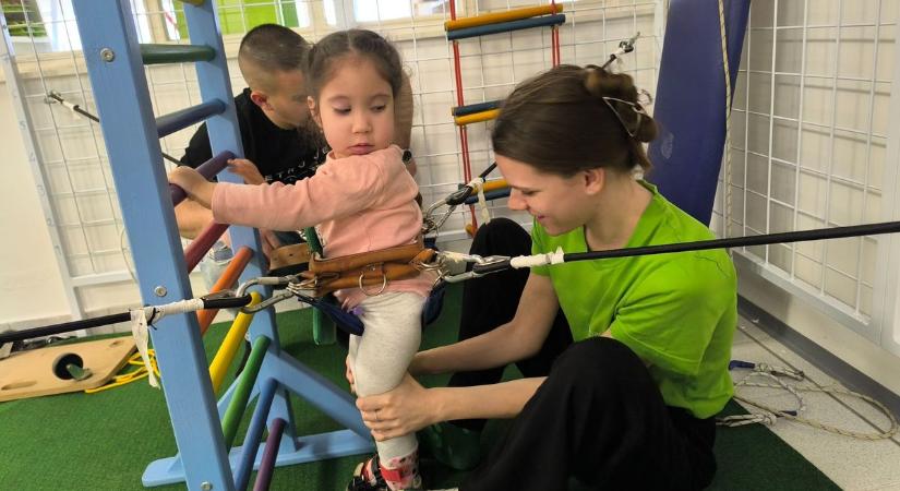 Jótékonysági sütivásárt szerveznek a nyitott gerinccel született Zselykéért