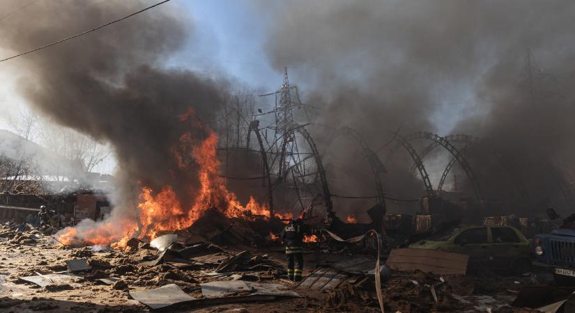Három kisgyerek is meghalt egy orosz támadásban Harkiv közelében
