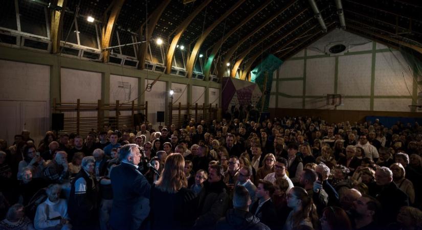 Kamuk a Fidesz előnyét mérő kutatások – Jámbor András visszafejtette Orbán Viktor mondatait.