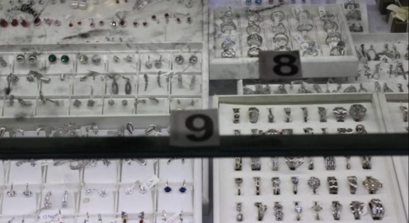 Ellopott 64 aranygyűrűt: letartóztattak egy ékszertolvajt Miskolcon