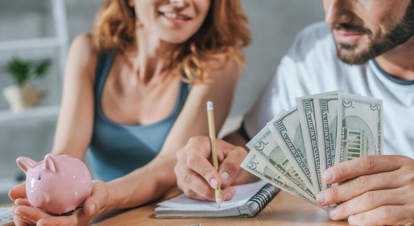 Nőnek, de még nem túl sokáig tartanak ki a nyugdíjpénztári megtakarításaink