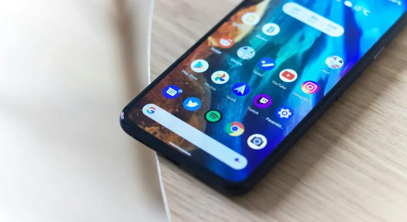Veszélyben a telefonod? A Google most árulta el: az Android-mobilok 40 százalékát nem lenne szabad használni!