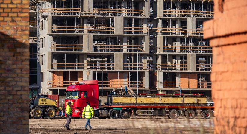 Éles váltás jöhet a lakáspolitikában, új panelprogramot és korszerűsítéssel elérhető rezsicsökkentést is ígér a Tisza Párt programja